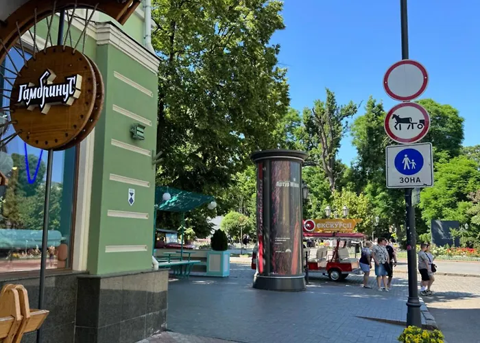 Na Deribasovskoi Apartman Odessza